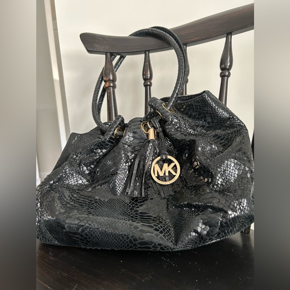 Gorgeous Authentic Michael Kors Hobos Bag - Picture 2 of 8